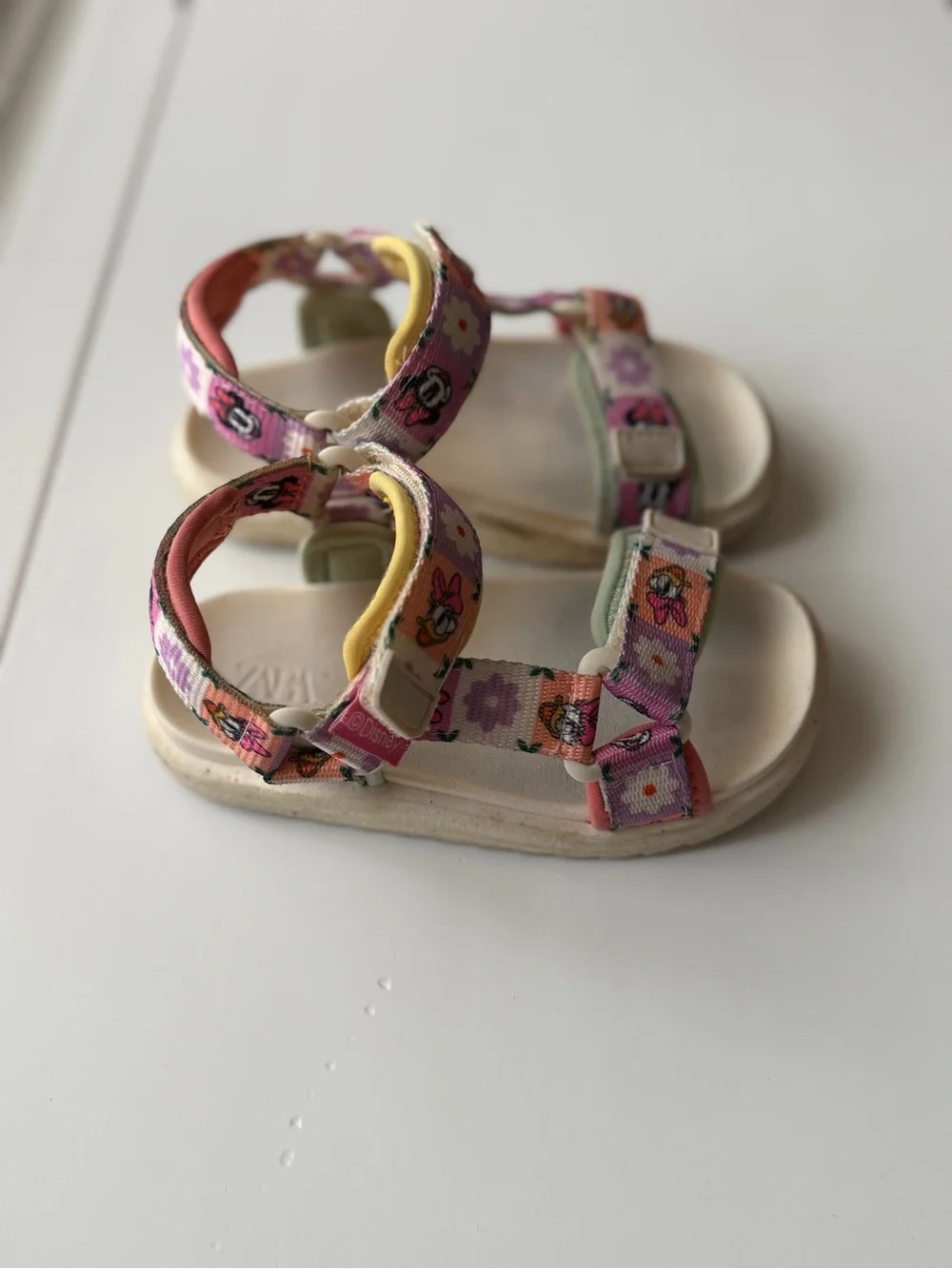 Zara Kids Size:8 -MINNIE MOUSE AND DAISY DISNEY TECHNICAL SANDALS